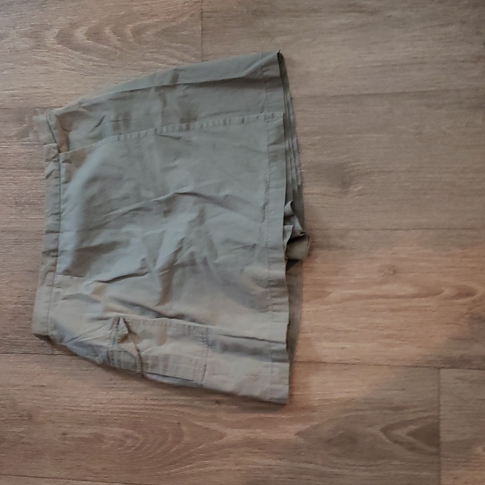1 pair of Montana Blues skorts